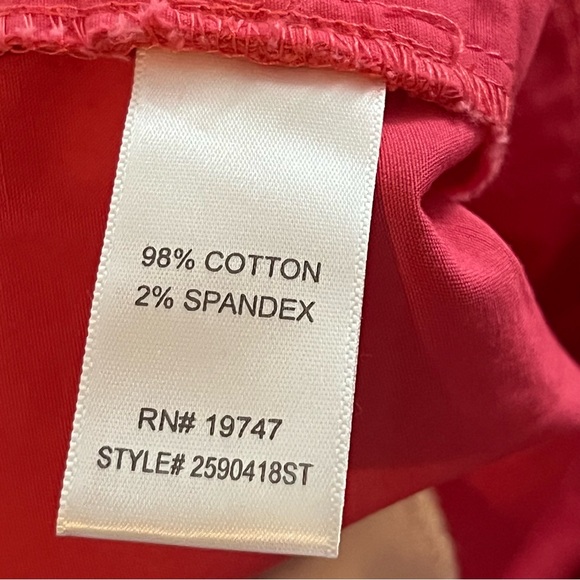 Size 12 woman’s shorts NWT - Picture 7 of 9